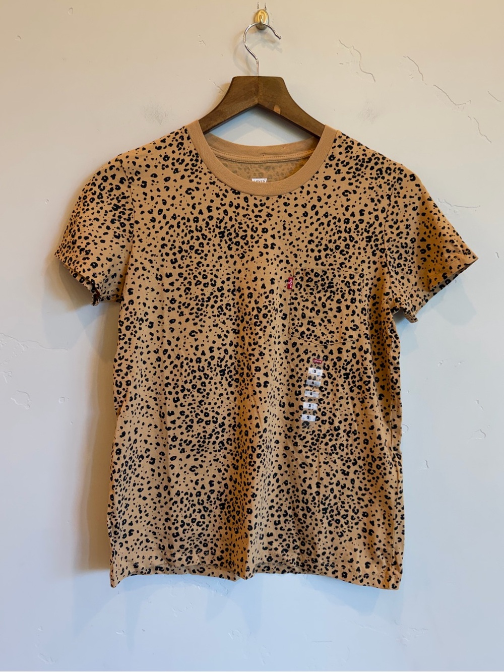 LEVI’S Tan & Black Leopard Print 100% Cotton Pocket Tee Shirt